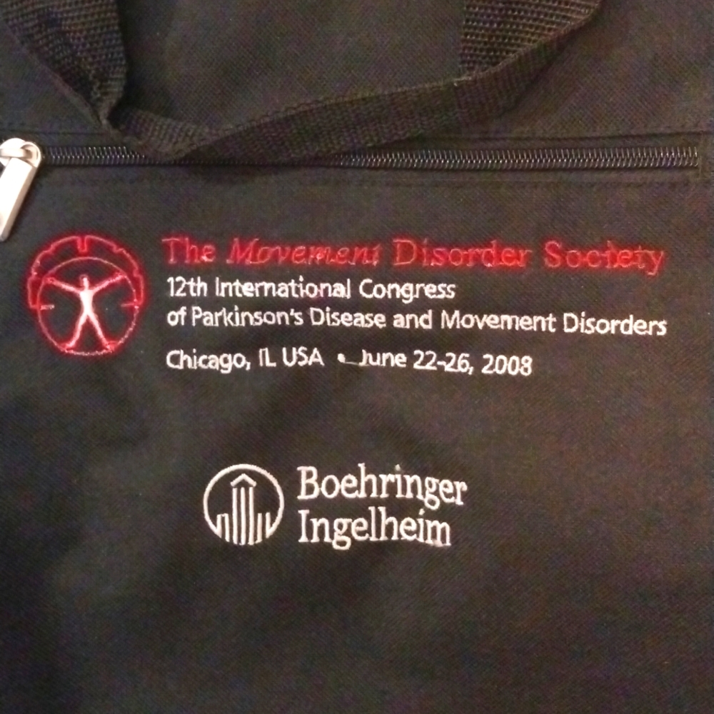 A laptop case - Picture 2 of 4